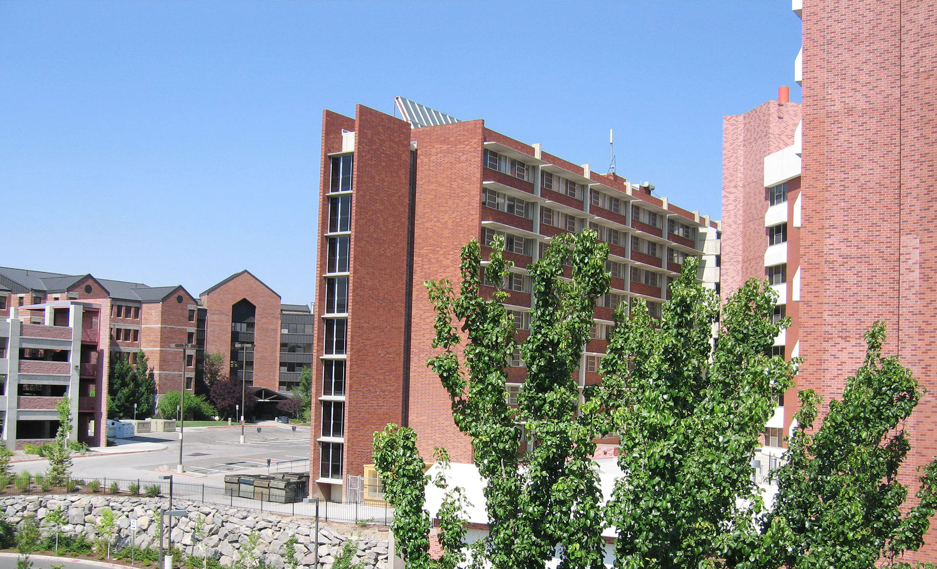 Best Reno Apartments for Rent Near UNR College Terrace Student Apts