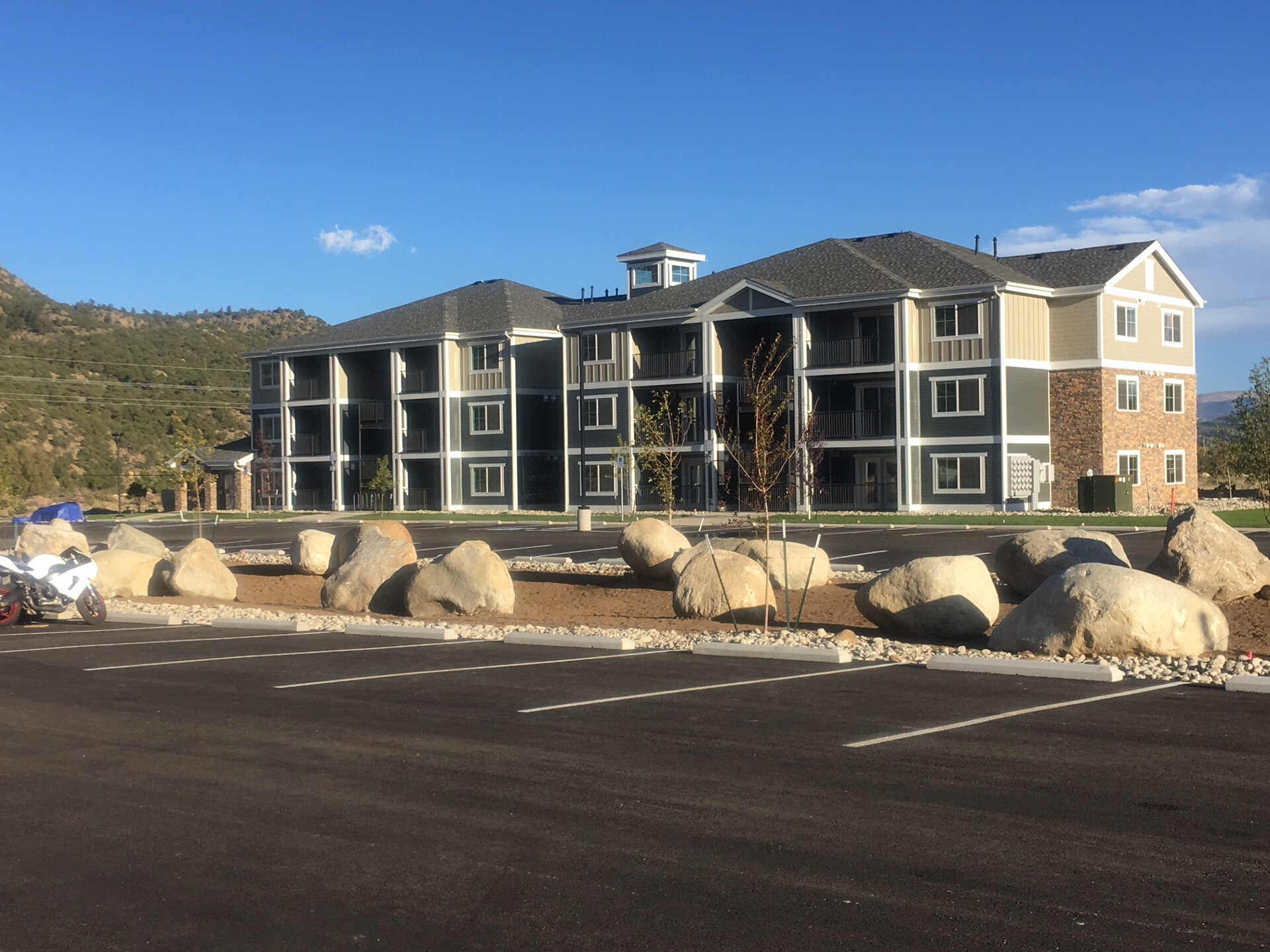 Front of Building Collegiate Commons Apartments