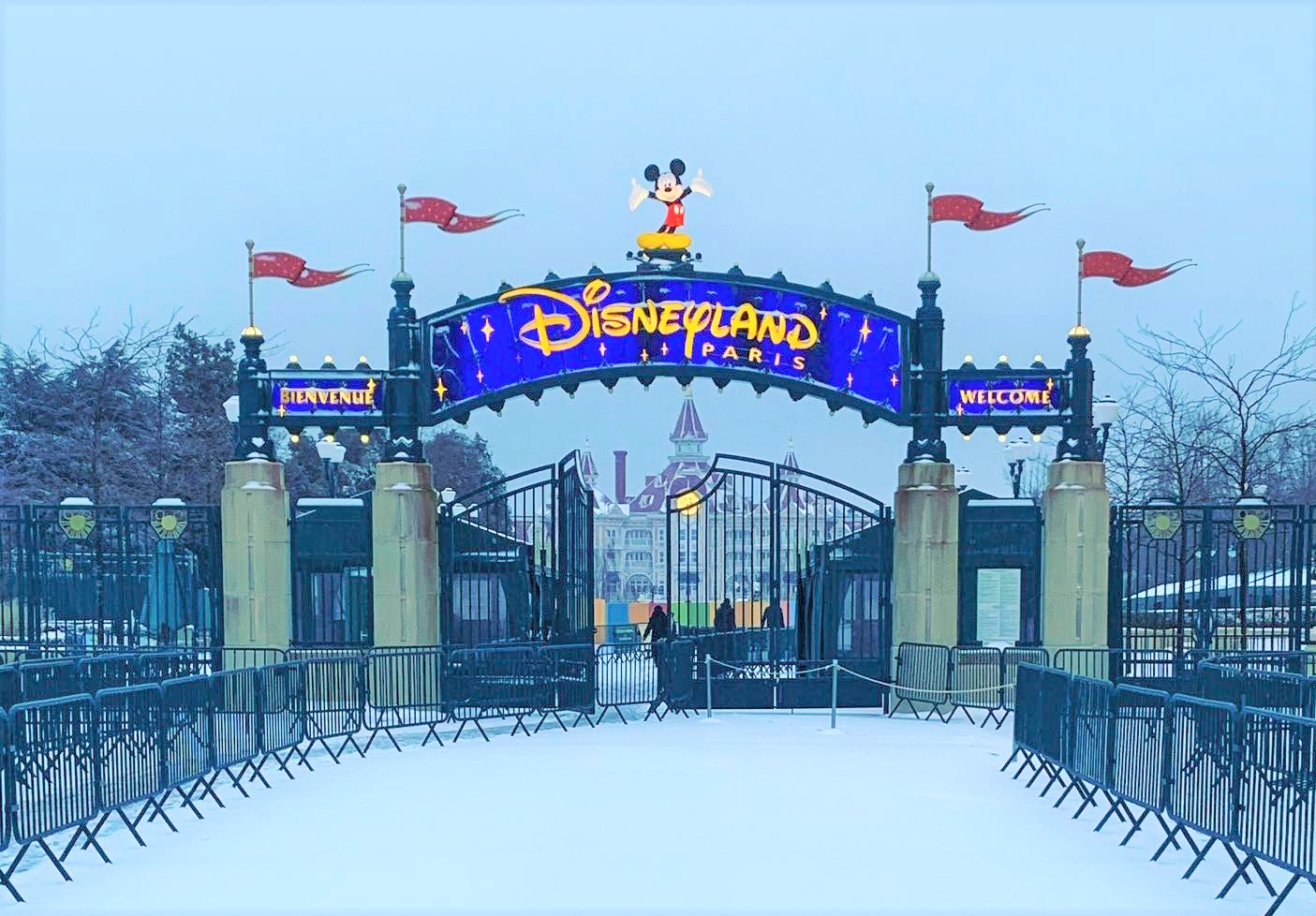 Disneyland Paris Remains Closed Until April 2021 Now Our Magical