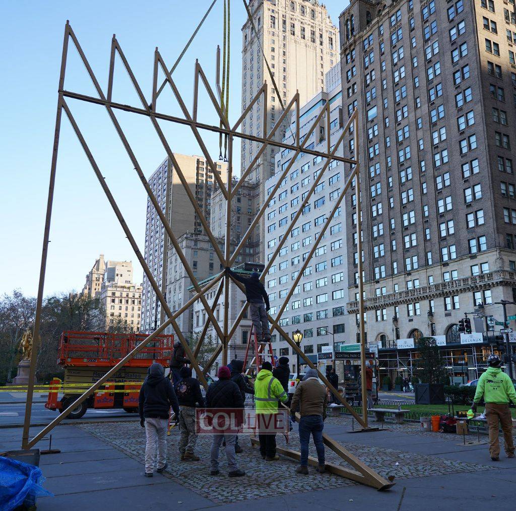 World’s Largest Menorah Lights Up New York City