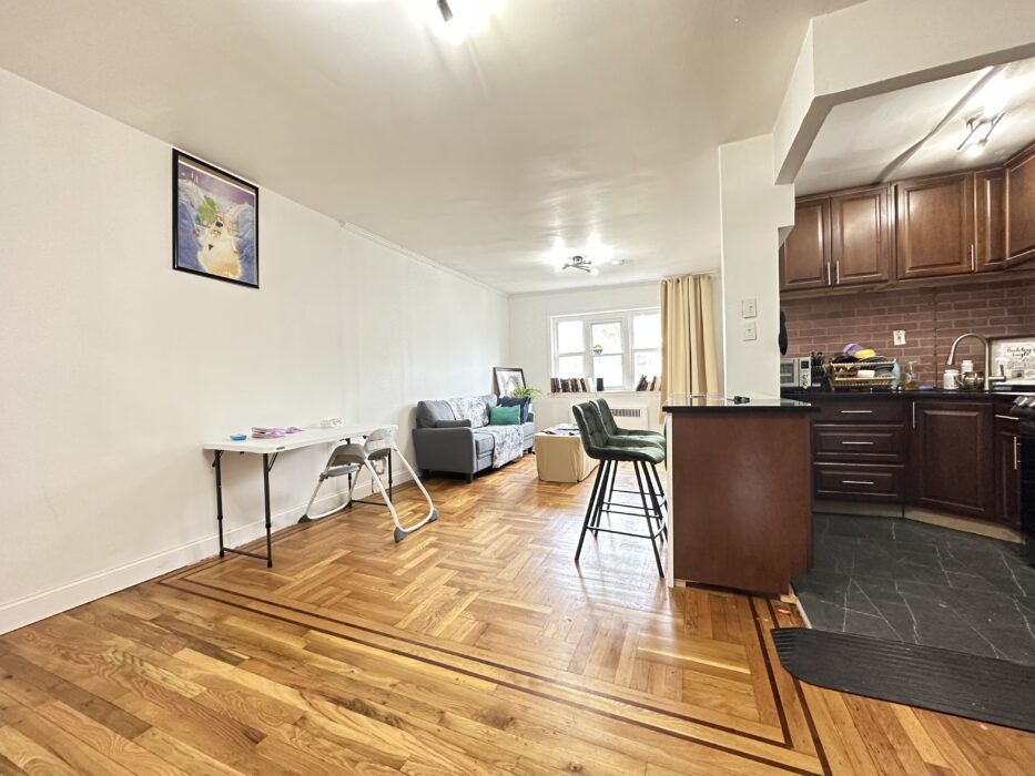 East Flatbush 2 bedroom+split units+W/D in unit For Rent Show Ad