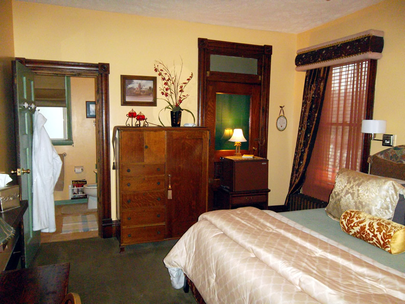 Colonial House on Main The Best Bed and Breakfast in