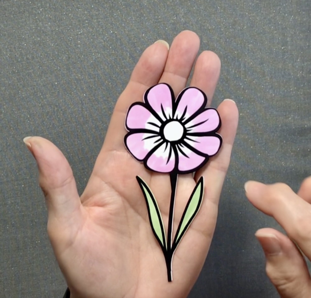 The flower with the fully adheared HTV ready to finish the coloring with Copic markers. 