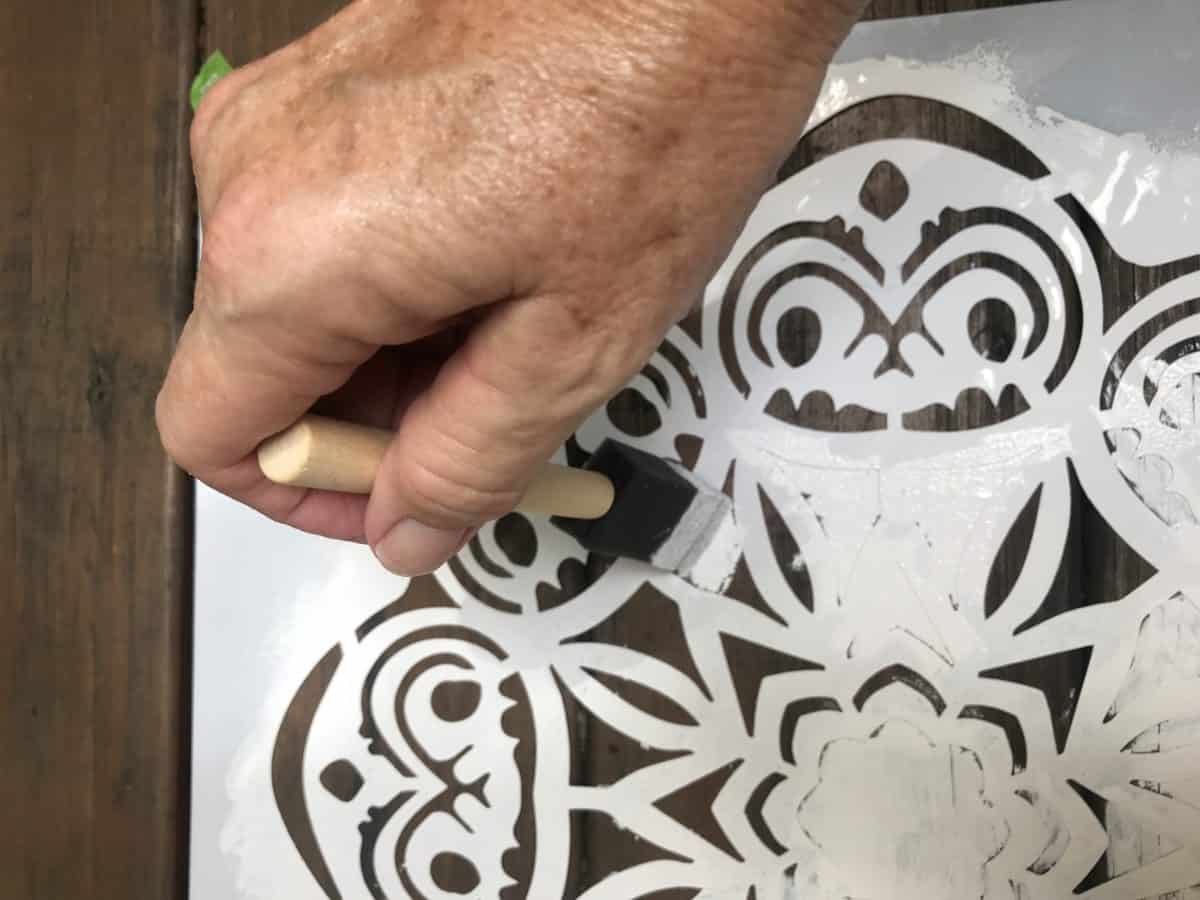 How to paint stencils on wood the easy way