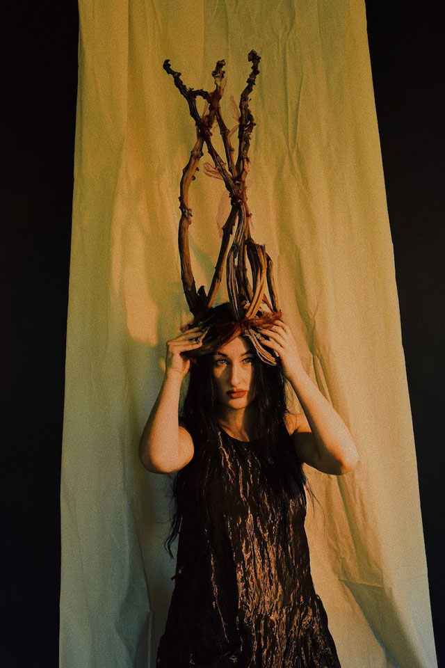 Zola Jesus Releases Her New Album ‘Arkhon’ ColoRising