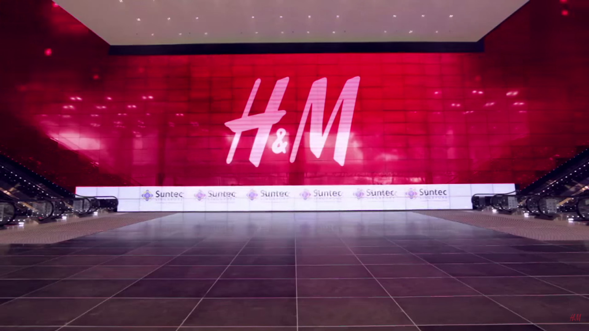 VIDEO H&M Singapore 2013 Store Openings in Jem, VivoCity and Suntec City COLORTV Studio