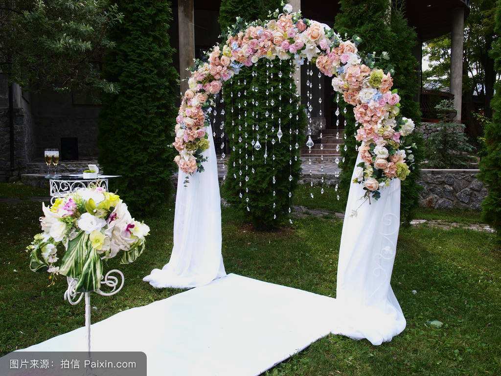 Wedding arch rental image InTown Events