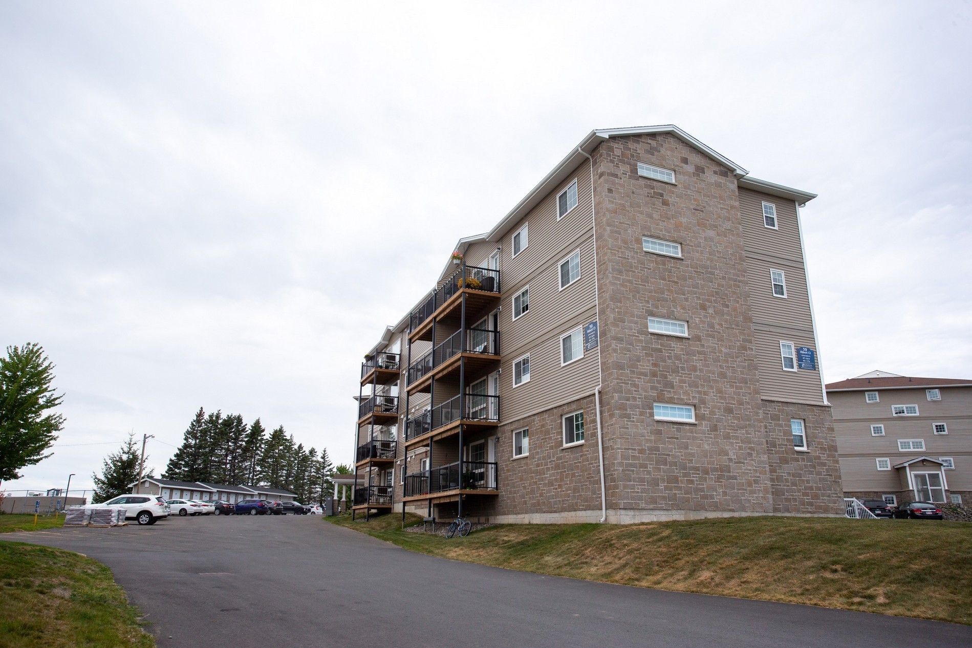 29, 39, 49, 59, 69 Abbott Court & 458 Priestman