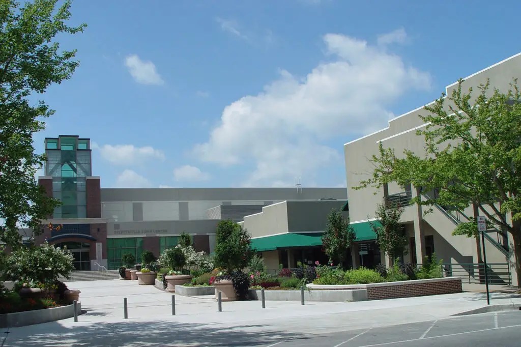 Living in Fayetteville, NC What Is It Like Pros and Cons Combadi