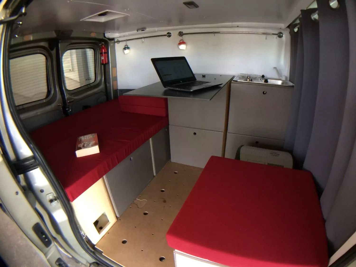 Transformer un Renault Trafic en campingcar