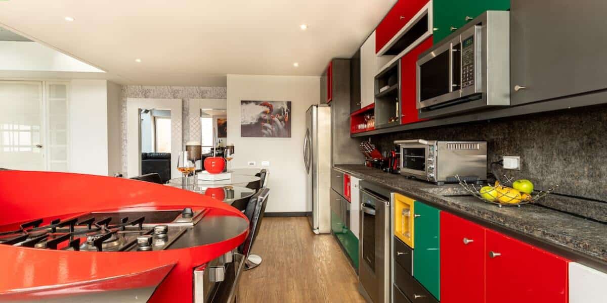 Can you plug a microwave into any plug? Combi Oven