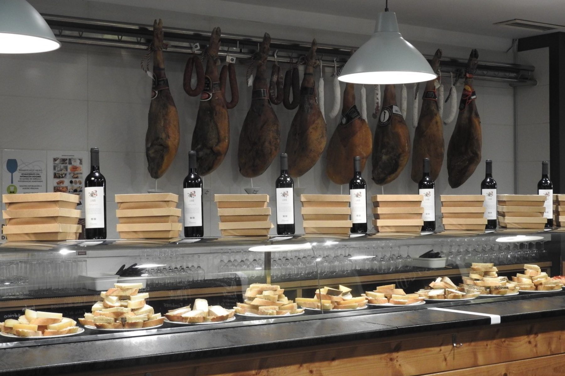 ¡Vuelven las barras! 10 míticos bares con barra en Zaragoza ⋆