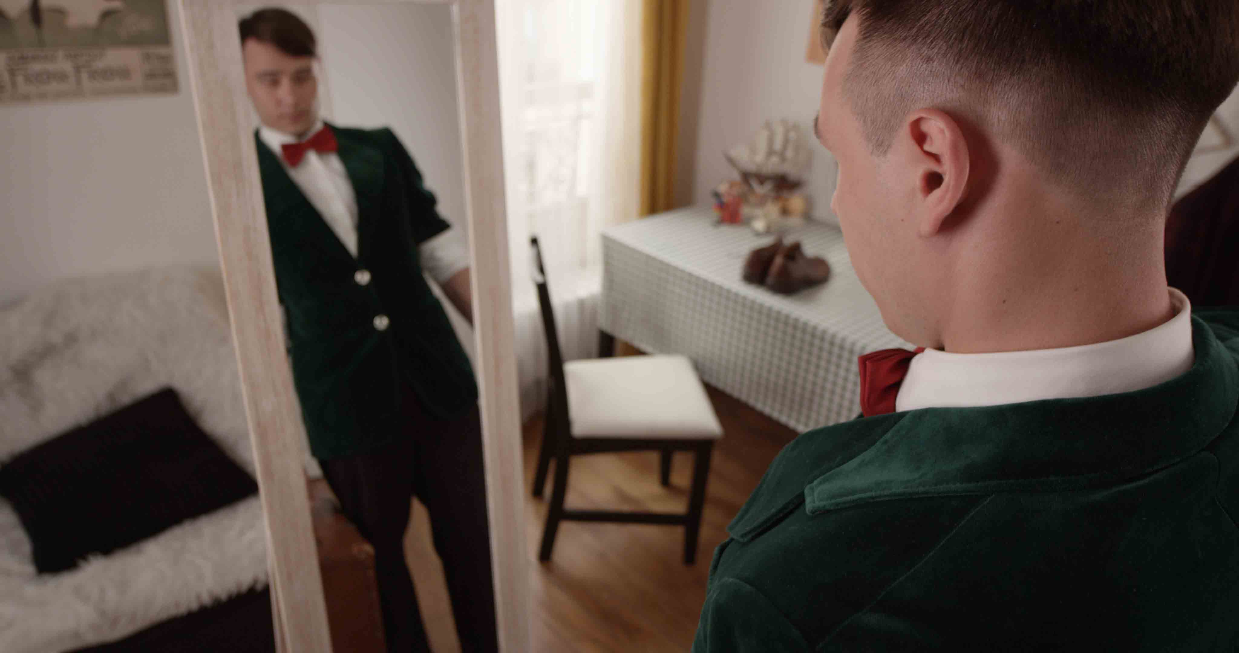 Get to know the short film SUITCASE, 13min, France, Comedy Comedy