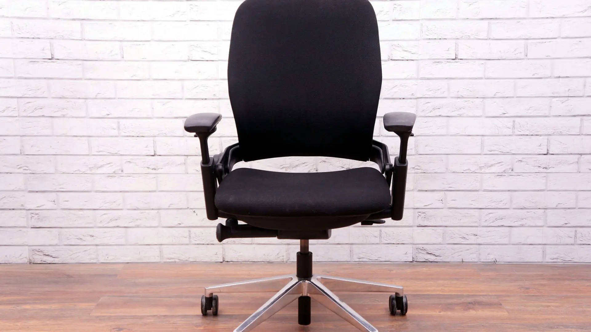 7 Best Office Chairs For Short Person in 2024