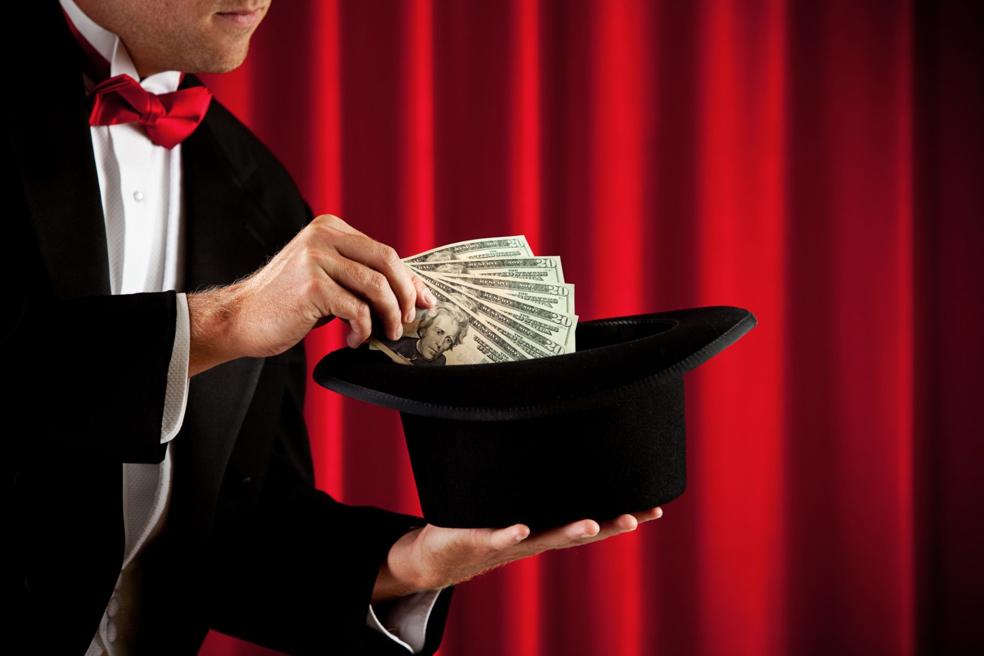 6 Reasons to Have a Magician at Your Next Corporate Event · Comicus