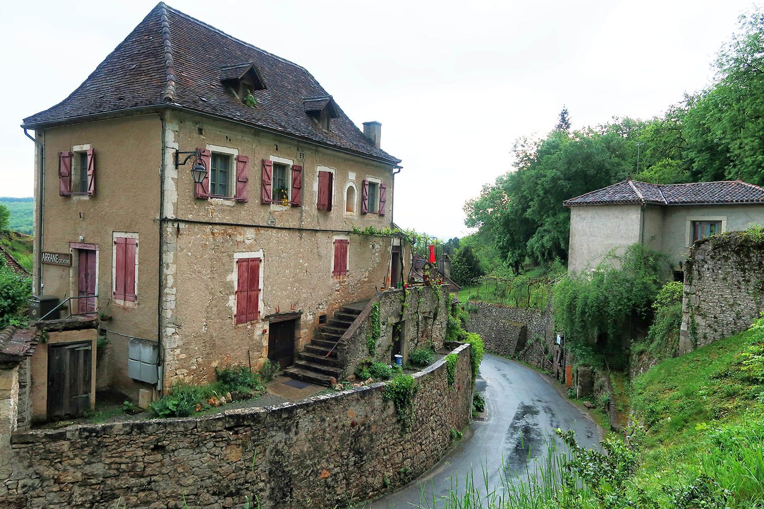 Visitar Saint Cirq Lapopie cómo llegar, dónde aparcar e información útil