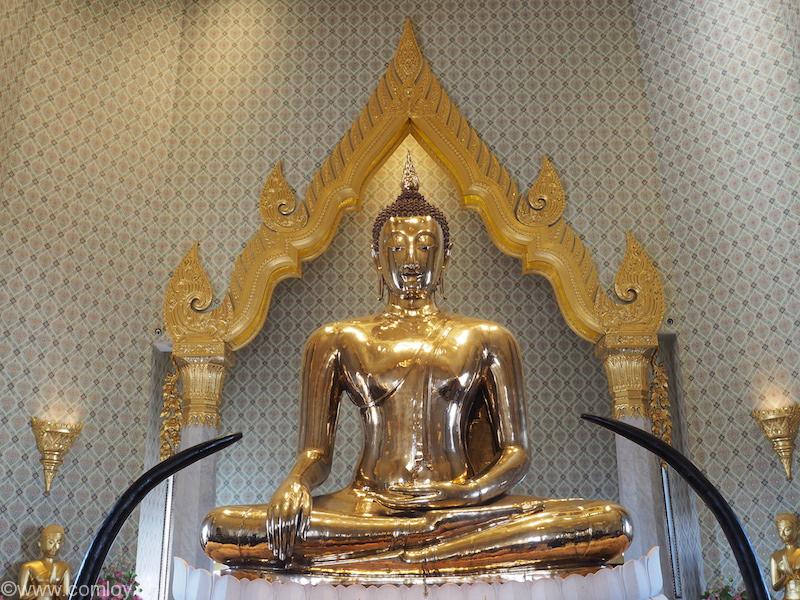 今年の初詣は 黄金仏寺院 ワット トライミット The Golden Buddha Temple Tri Mit Road Bangkok Thailand 今年こそ良い年になりますように Comloy Labo Walking Around The World