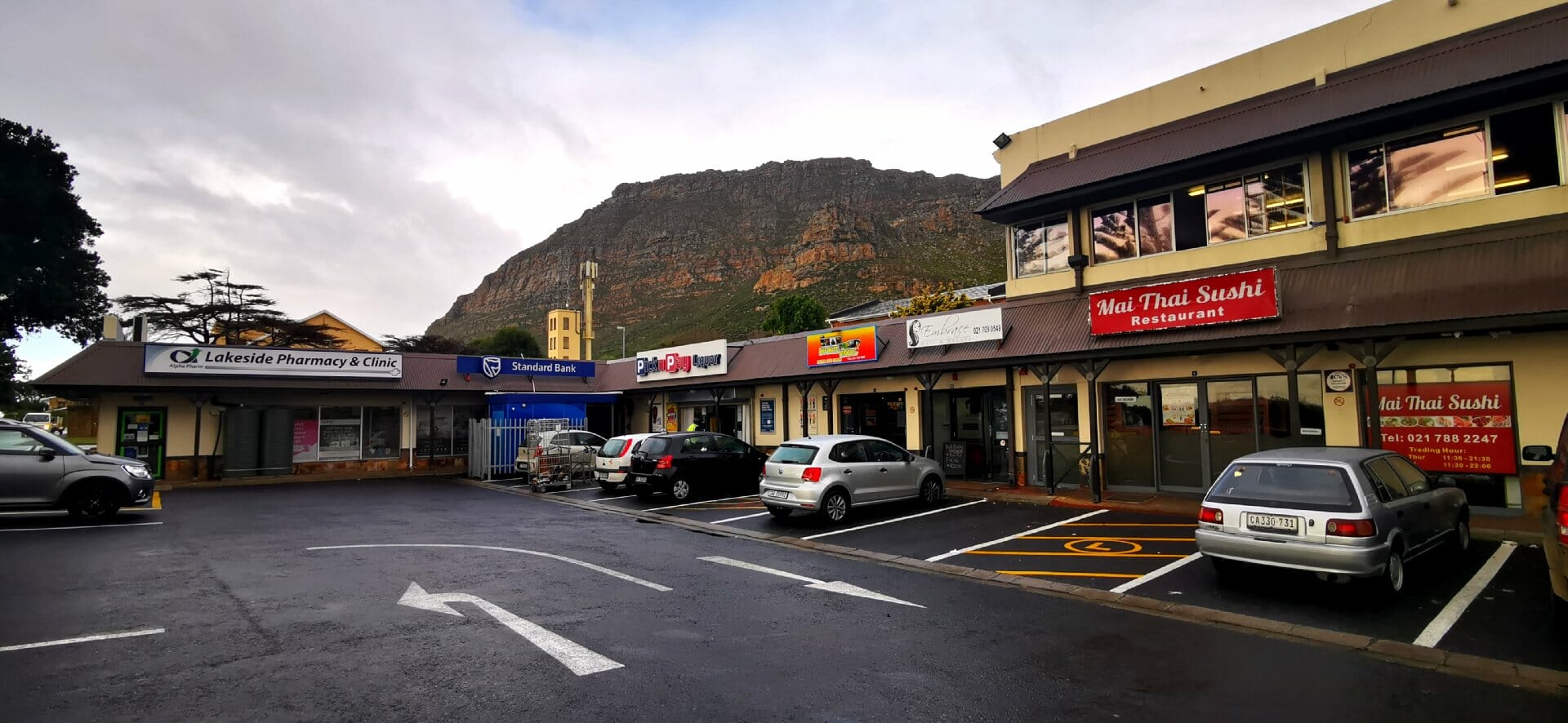 120m² Retail space available in Lakeside Centre. Commercial Space