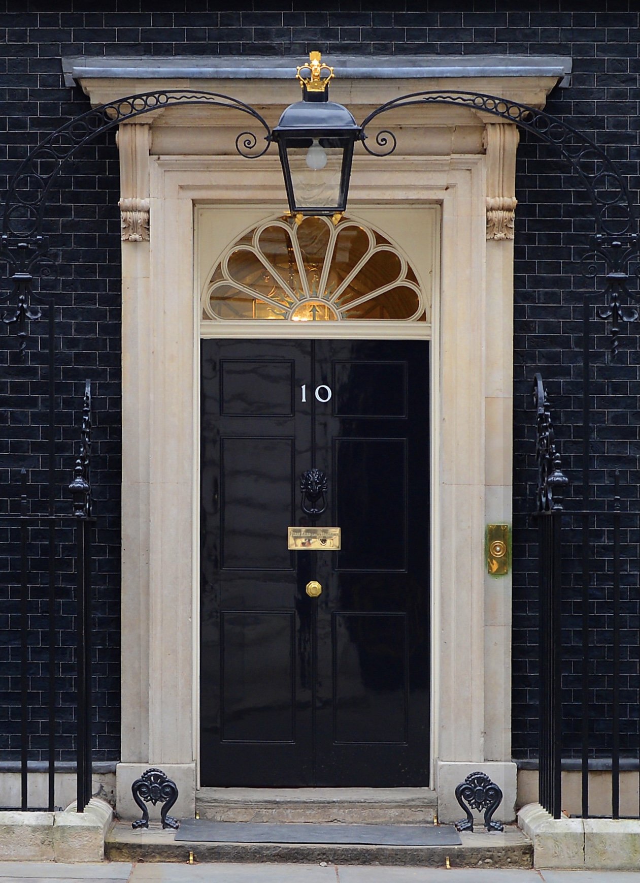 10 Downing Street — Learn the Fun Facts Behind the Door of One of the