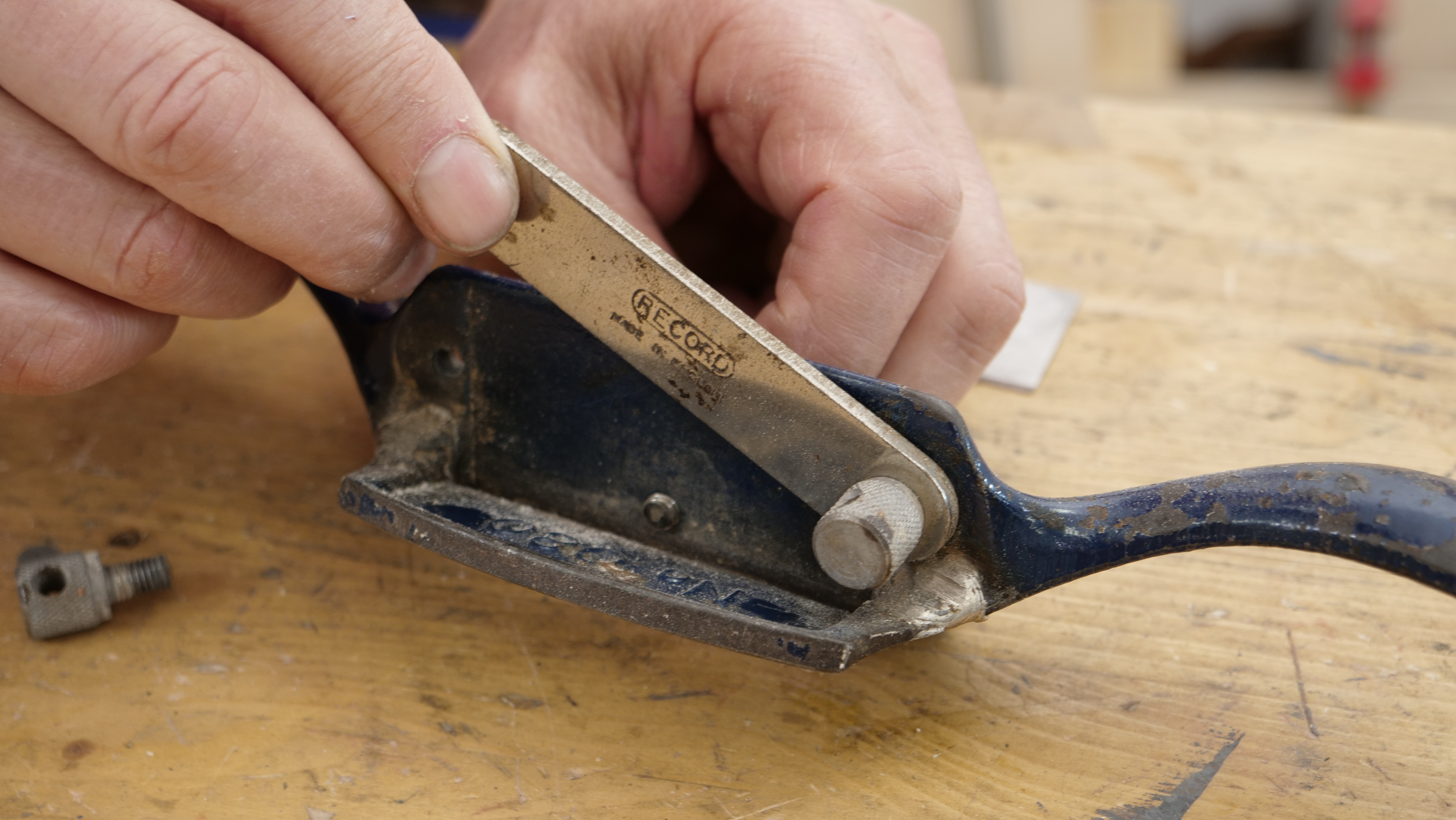 Setting Up and Sharpening a 80 Scraper Setting Up and Sharpening