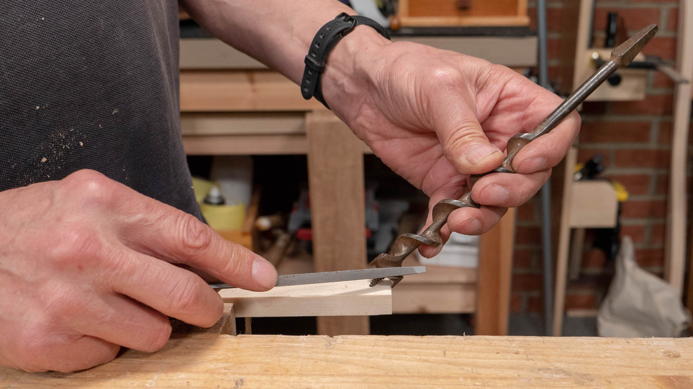 Setting Up a Swing Brace Setting Up and Sharpening Guides Common Woodworking Woodworking
