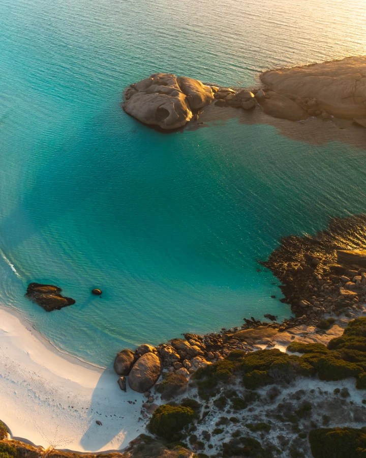 CMESPERANCE0009 Commotion Media