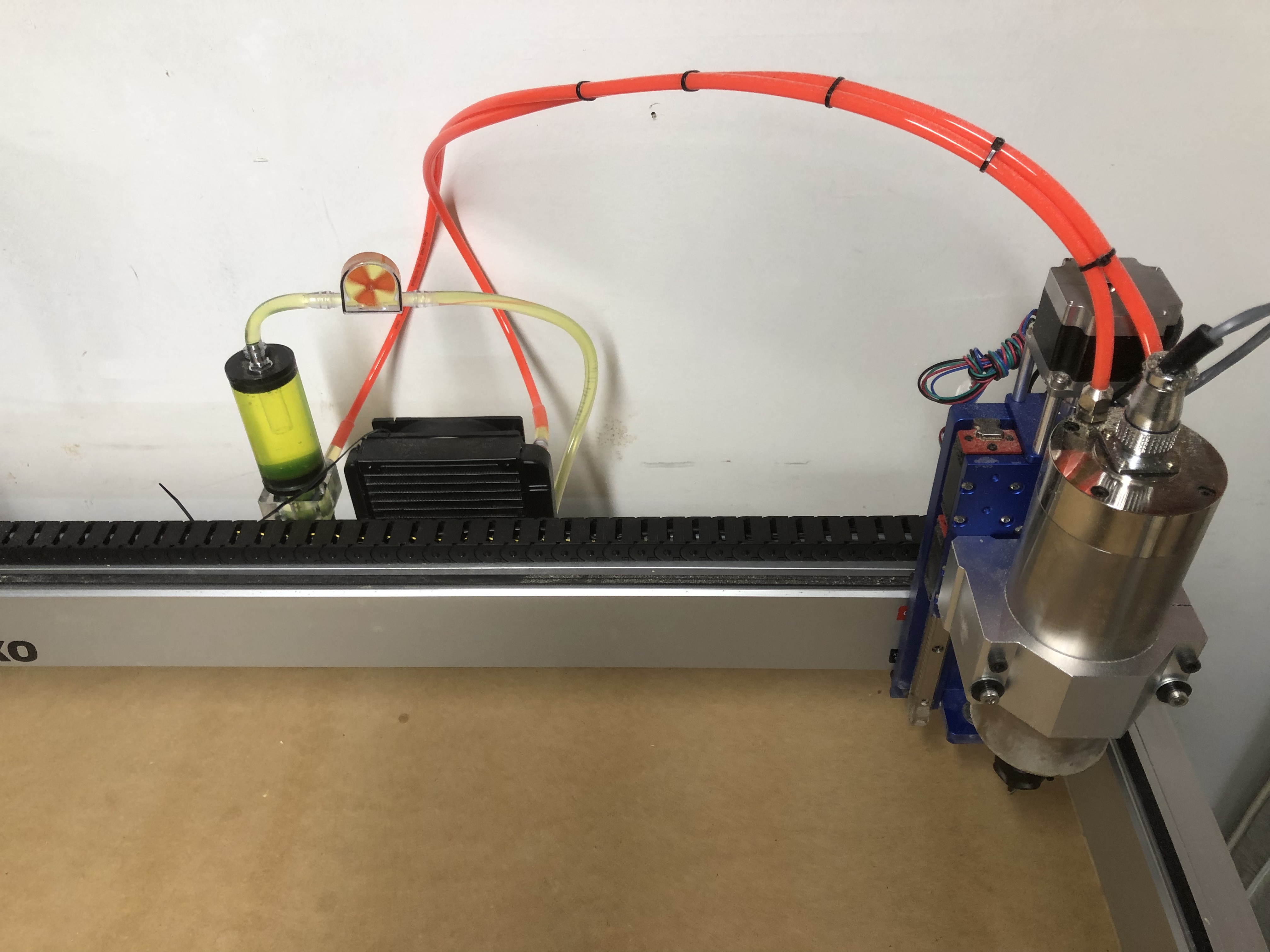 2.2kw watercooled spindle powering 12V DC water pump and radiator fan