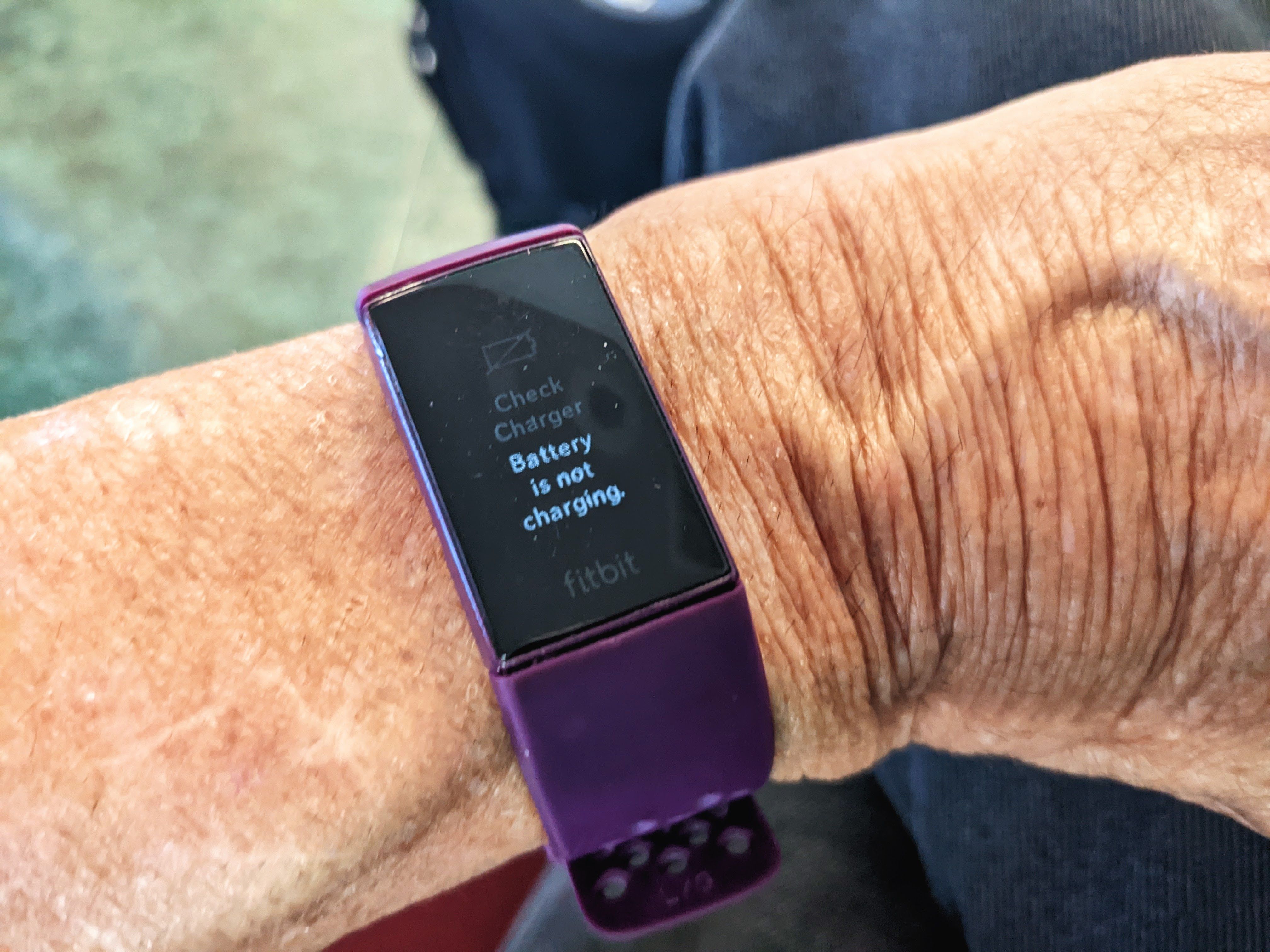 My Charge 4 Screen Is Dead And Won't Charge Fitbit Community