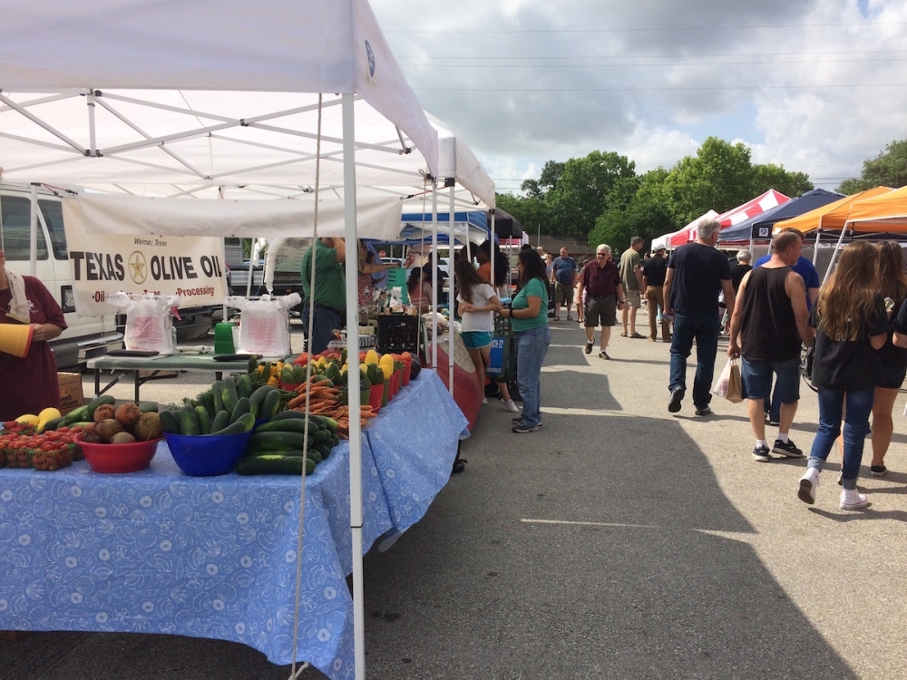 Some vendors attempting to connect with customers online after Tomball