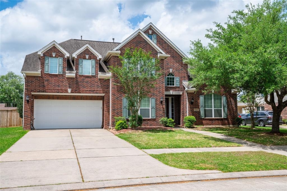 Learn about Highland Crossing, August's featured neighborhood