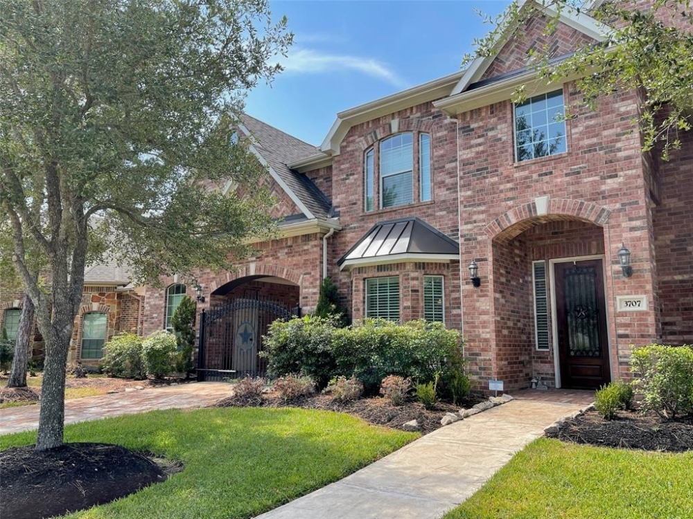 Read more about this month's featured neighborhood in Katy Canyon