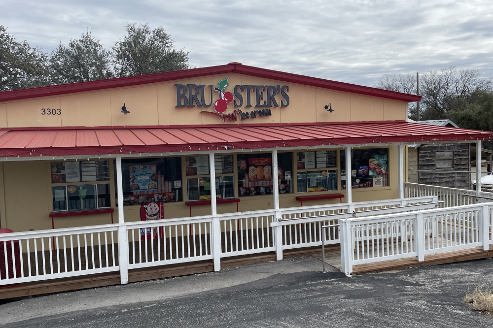 Oldfashioned ice cream shop Bruster's Real Ice Cream permanently