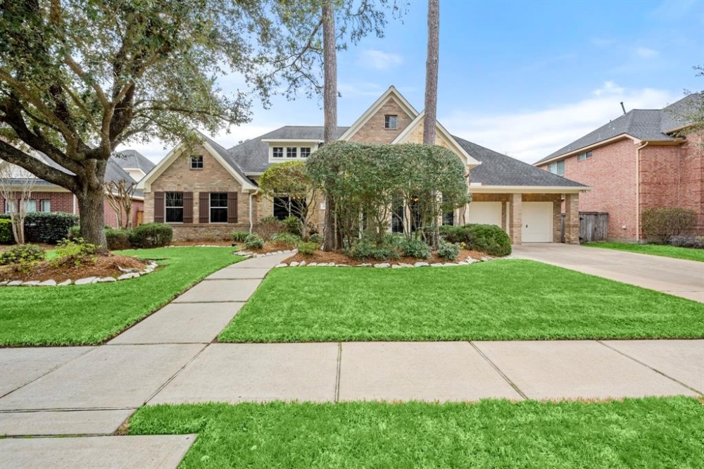 11 homes under contract, on the market More on this month's featured