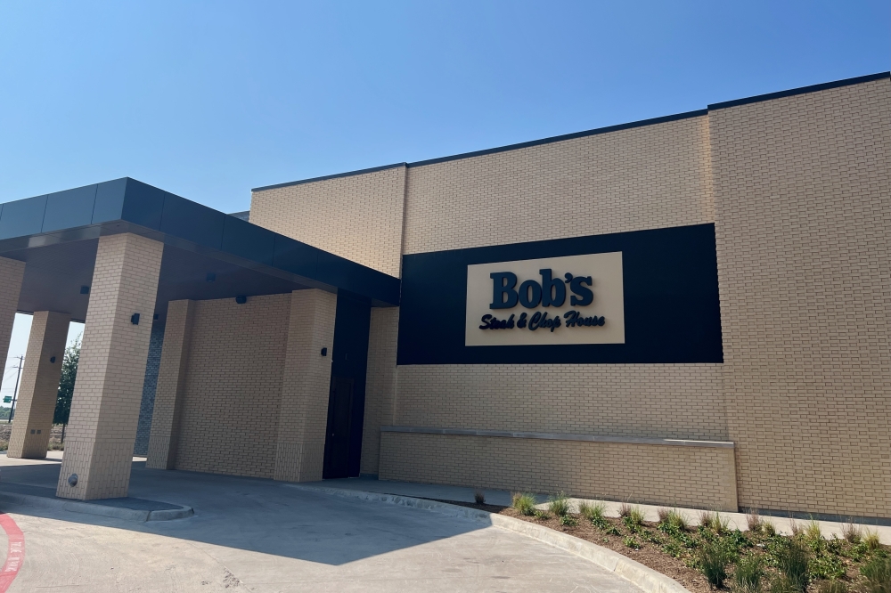Bob’s Steak and Chop House debuts new District 121 location in south