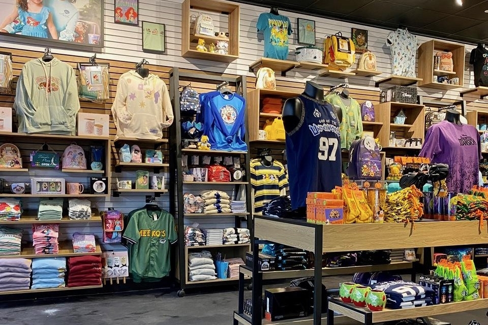 BoxLunch store now open, donating to charity in Deerbrook Mall