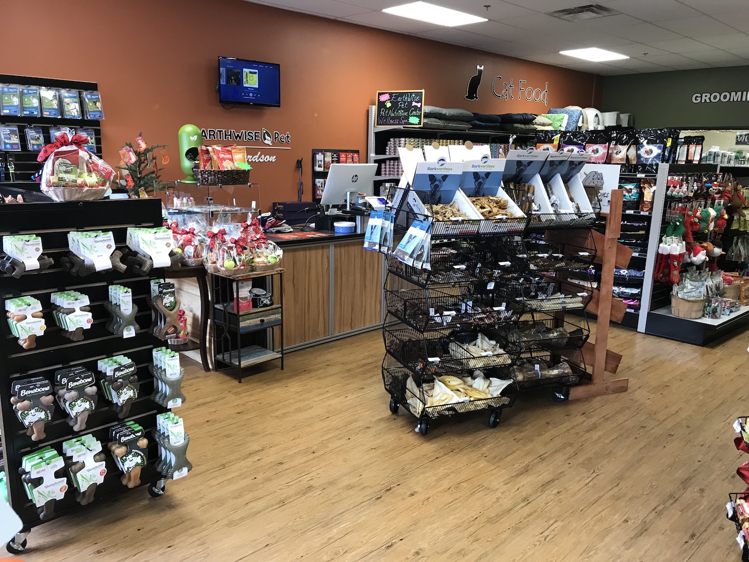 Earthwise Pet will celebrate grand reopening with Dec. 15 celebration