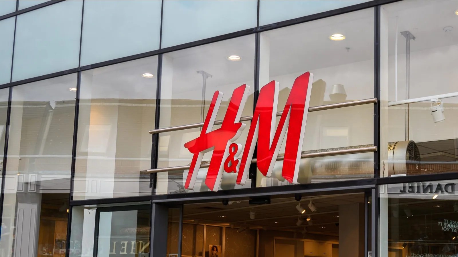 Stylish and Affordable Discover the Latest Trends with H&M UAE