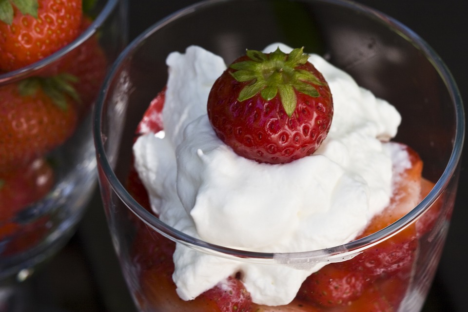 Cómo hacer fresas con crema chantilly ¿Cómo lo puedo hacer?