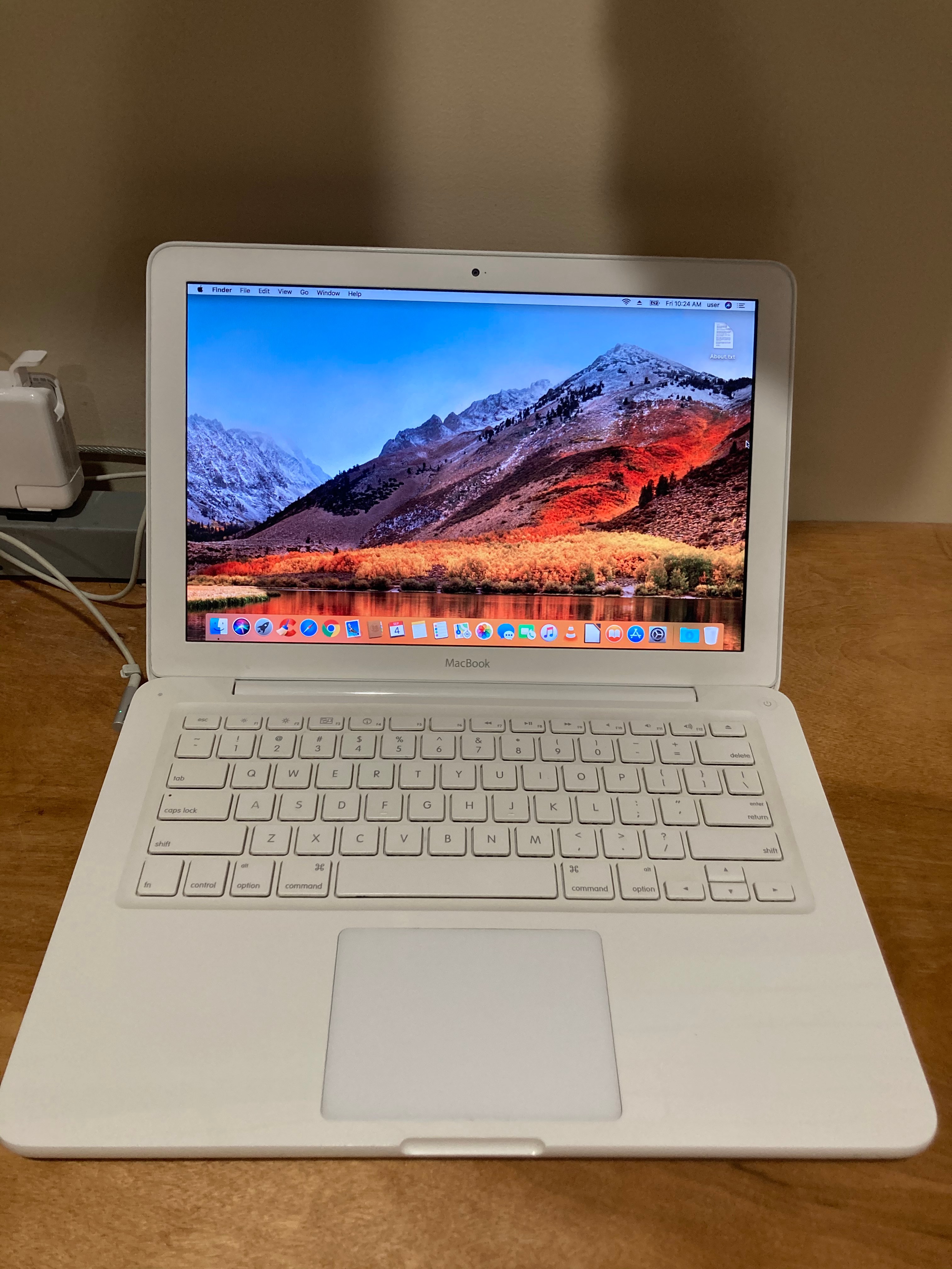 Apple Macbooks CompUSave Ltd.