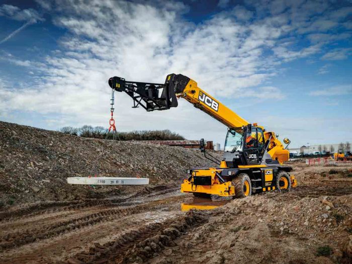 JCB North America Launches Its FirstEver Rotating Telehandler