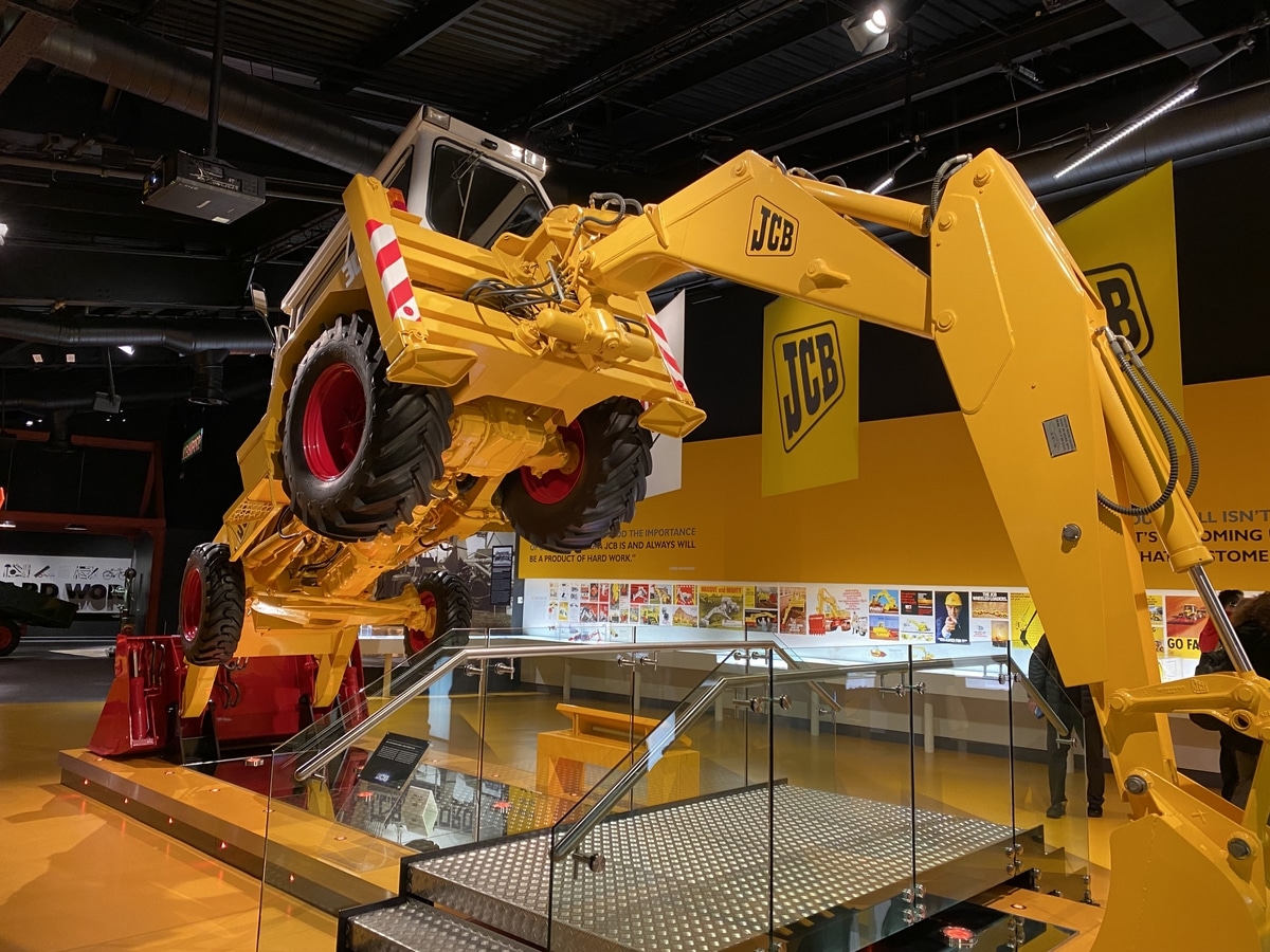 Photos! JCB Announces Hydrogen Combustion Engines with Working