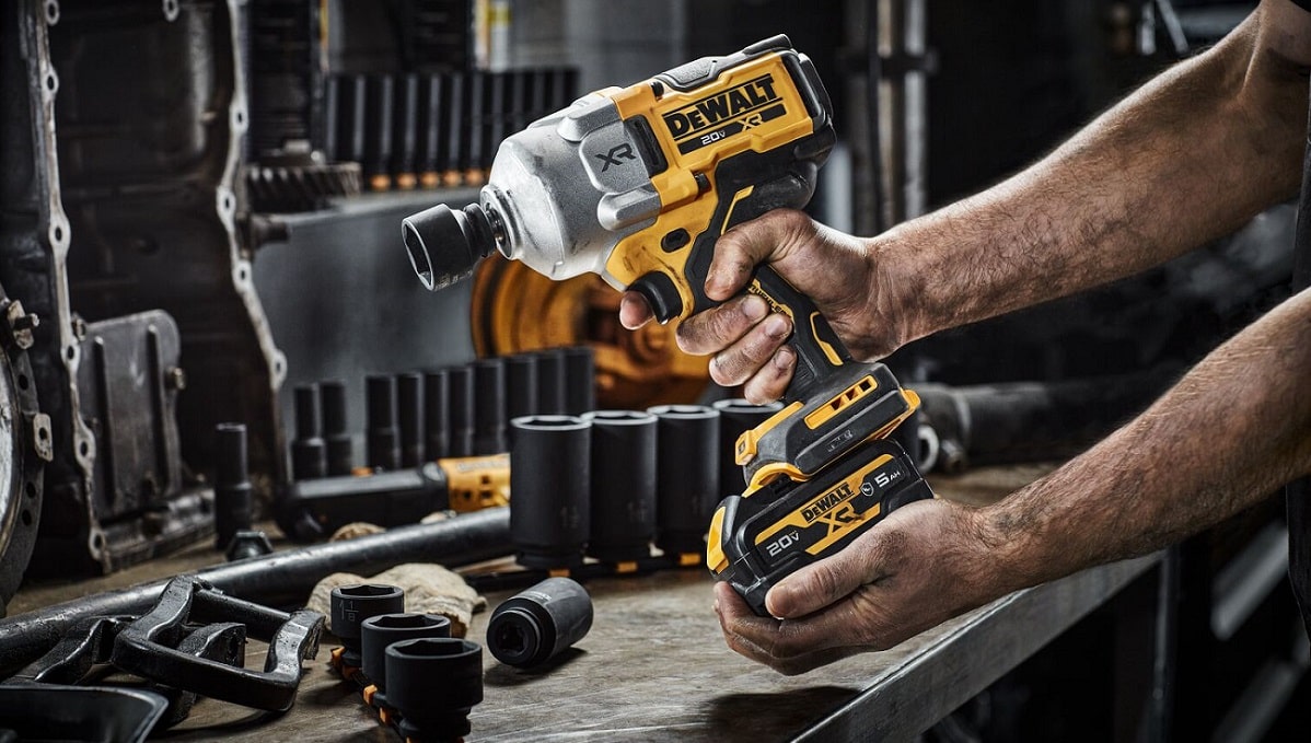 Check Out Dewalt's New High Torque Impact Wrench Compact Equipment