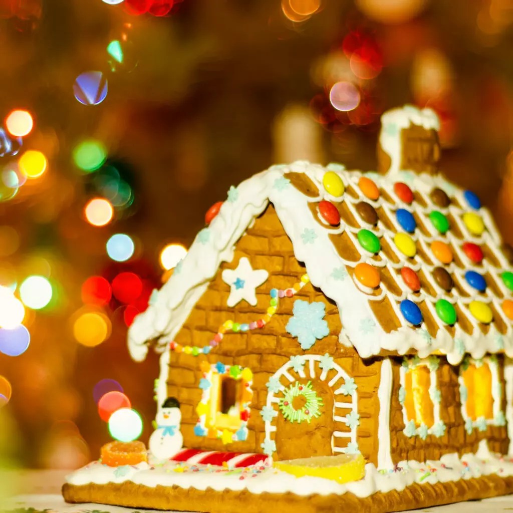 Crafting Gingerbread Houses A Sweet Tradition of Holiday Memories