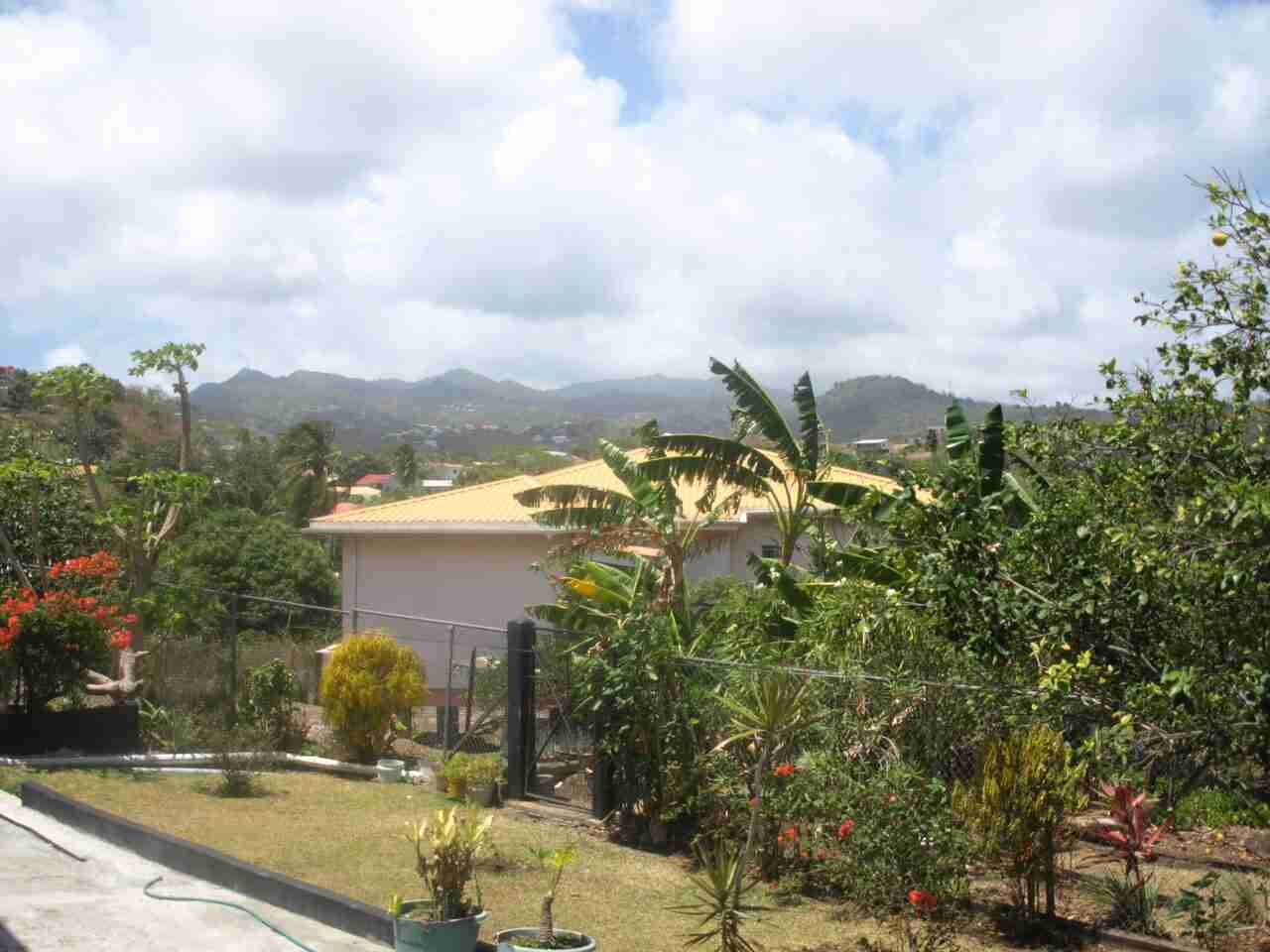 Marian, St. Ref. Ren 28 Compass Property Management Real