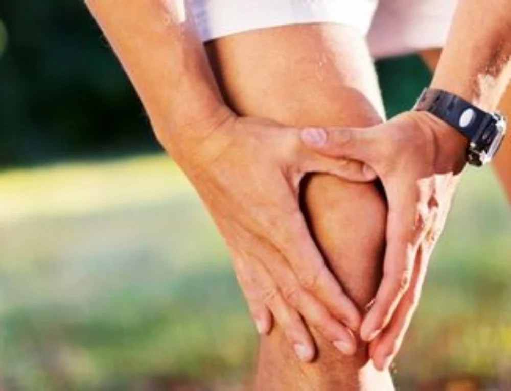 Why do your knees click and should you worry? Complete Physio