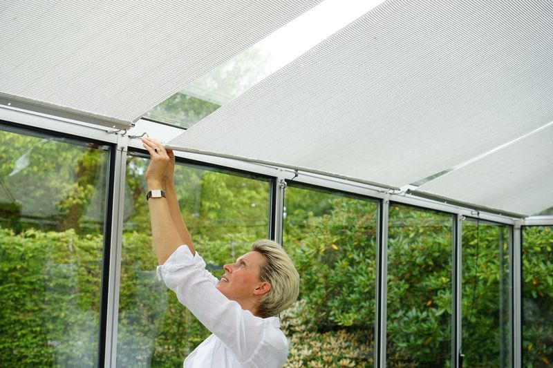 Retractable Sun Shade