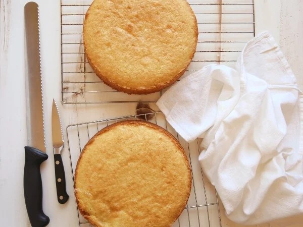 How To Cut A Cake Into Even Layers Completely Delicious