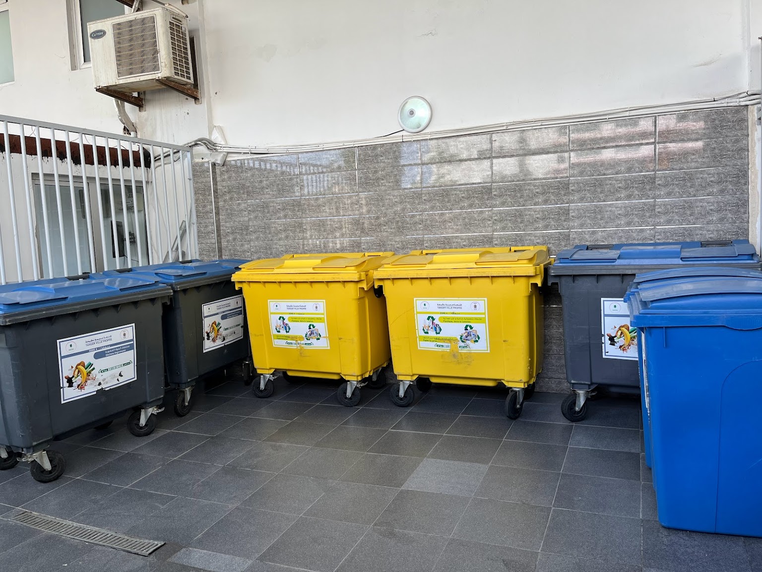 Recycling bins Complex Tanger Boulevard