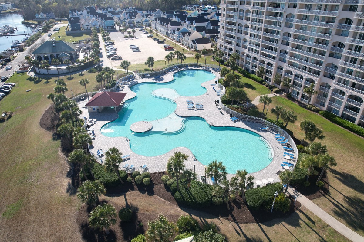 BAREFOOT RESORT TOWNHOMES Windy Hill 3rd Row and Back Elliott Beach