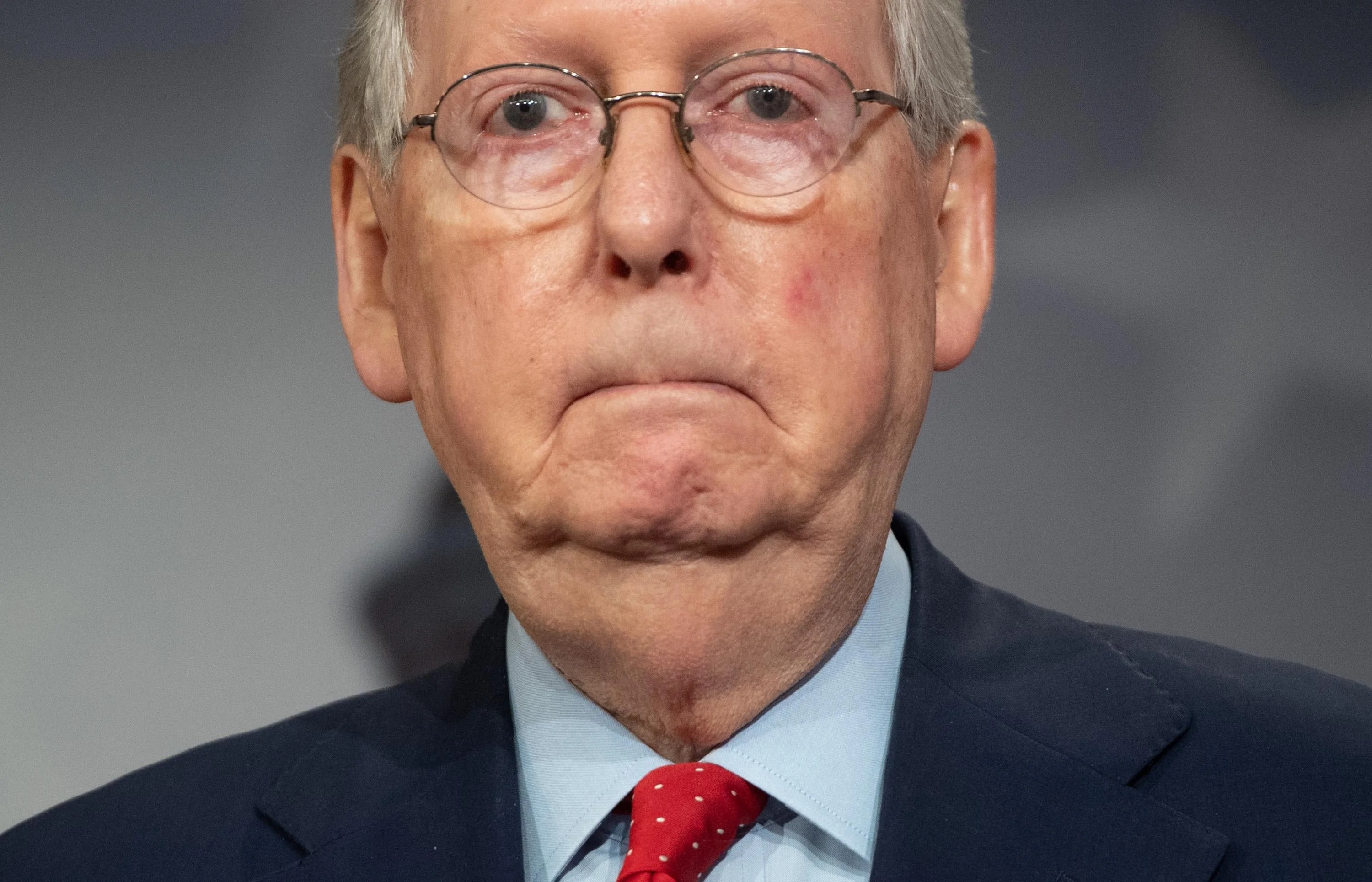 Mitch Mcconnell Mask - Mitch McConnell calls for "caution" in further coronavirus ...